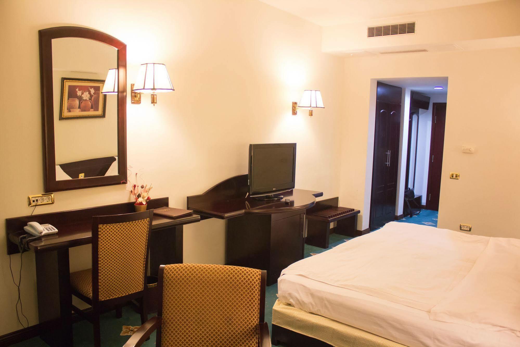 Hotel Delta 4 Tulcea Extérieur photo