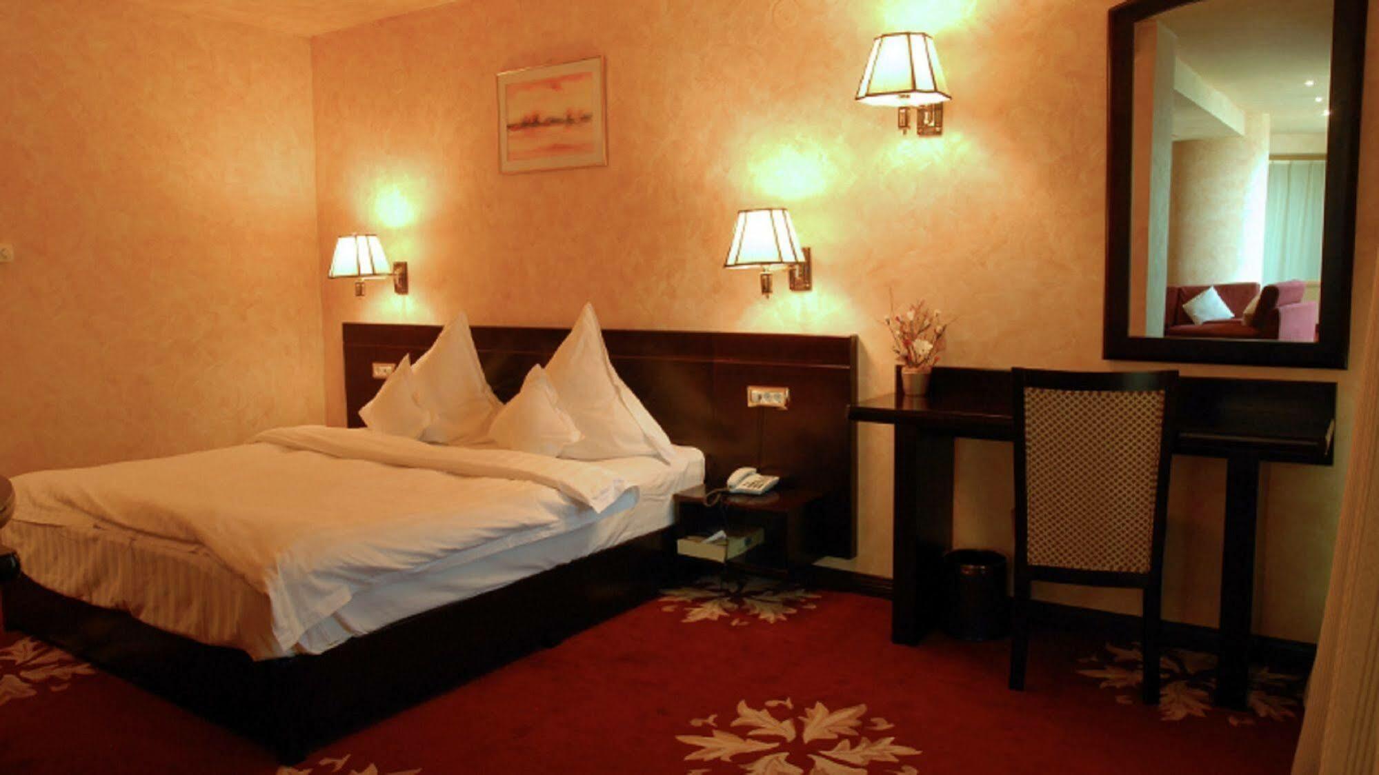 Hotel Delta 4 Tulcea Extérieur photo